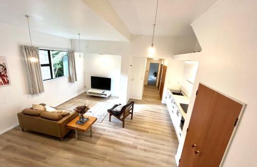 Stokes Valley Apartment | St Okes Apartment- Peaceful retreat set in native bush - Modern - Comfortable and Quiet
