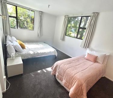 Stokes Valley Apartment | St Okes Apartment- Peaceful retreat set in native bush - Modern - Comfortable and Quiet