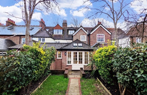 Chichester Cottage | St Pancras - Chichester - a town house that sleeps 6 guests in 3 bedrooms