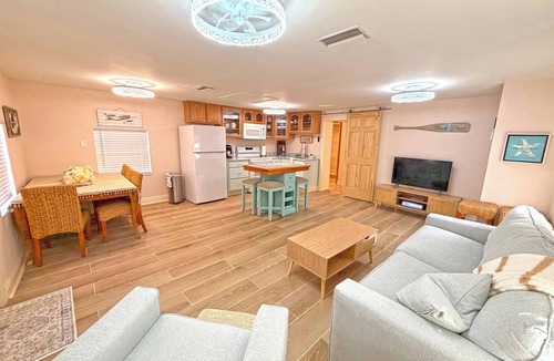 Don Cesar Cottage | St Pete Beach Don Cesar 1/1 WiFi Parking