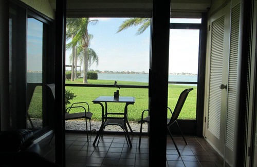 Casa del Mar Villa | St Petersburg Beaches Waterfront Villa on Beautiful Isla Del Sol Sleeps 6