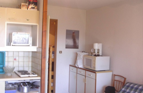 Saint-Pierre-la-Mer Apartment | St Pierre la mer, Hauts d'Azur, T2 cabin sea view, pool, near sea and center.