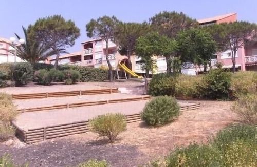 Saint-Pierre-la-Mer Apartment | St Pierre la mer, Hauts d'Azur, T2 cabin sea view, pool, near sea and center.
