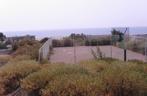 Saint-Pierre-la-Mer Apartment | St Pierre la mer, Hauts d'Azur, T2 cabin sea view, pool, near sea and center.