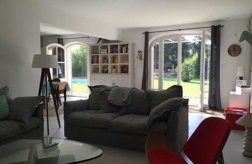 Eyragues House | St-Rémy-de-Pce, 4 kms away, "Mas Airaga" is a charming farmhouse in absolute calm.