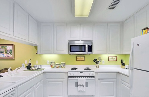 Demere Park Condo | St. Simons Island Townhouse Vacation Rental