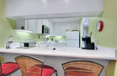 Demere Park Condo | St. Simons Island Townhouse Vacation Rental