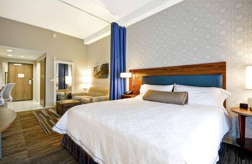 Saint Simons Island Hotel | St. Simons Island's Ideal Oasis: Free Parking Near Neptune Park, Pool, BBQ