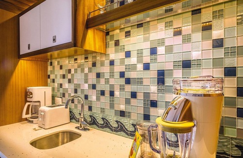 Frydendal Condo | St. Thomas! King Bed Studio - Pool, Kitchenette, Private Balcony and Beach, WiFi