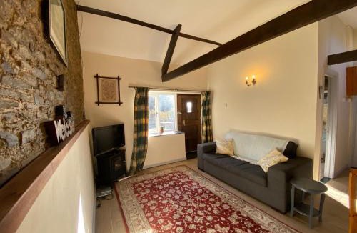 Black Torrington Apartment | Stable Cottage, Cosy Devon Retreat for Couples or Small Families with Indoor heated Pool, Tennis Court, Direct Access to the Tarka Trail for cycling