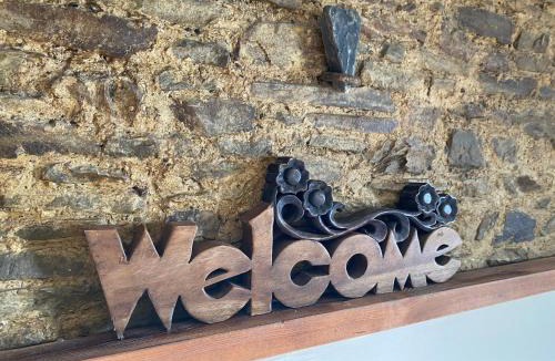 Black Torrington Apartment | Stable Cottage, Cosy Devon Retreat for Couples or Small Families with Indoor heated Pool, Tennis Court, Direct Access to the Tarka Trail for cycling