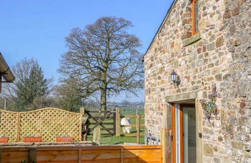 Clitheroe Cottage | STABLE VIEW COTTAGE, pet friendly, with hot tub in Bolton-By-Bowland