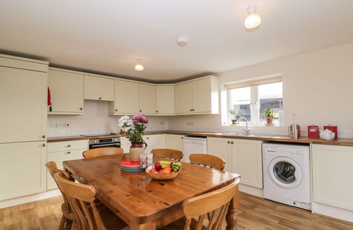 Melksham Cottage | STABLES COTTAGE, pet friendly, character holiday cottage in Bowerhill