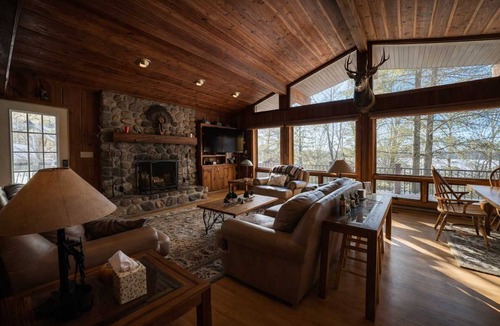 Minocqua Cabin | Stack's Back Bay Retreat