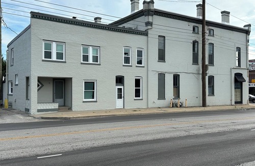 Babe Denny House | Stadium Stay #3, Walk to Lucas oil Stadium and convention center, free parking.