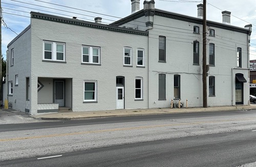 Babe Denny House | Stadium Stays #9 Downtown INDY, 5 minute walk to Lucas Oil Stadium Free Parking