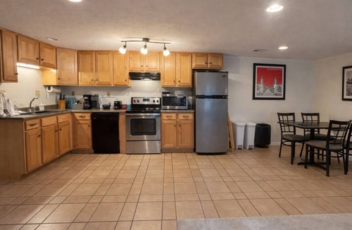 Bloomington House | Stadium Stroll Garden Level | Walk to Football| 2 BRs · 1 Bath · Sleeps 6