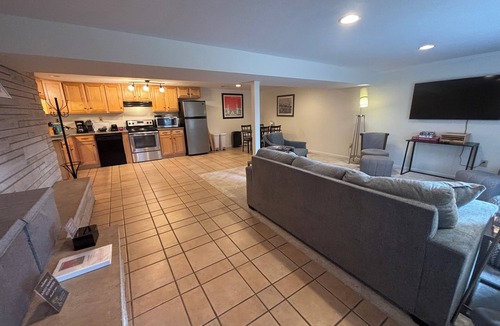 Bloomington House | Stadium Stroll Garden Level | Walk to Football| 2 BRs · 1 Bath · Sleeps 6