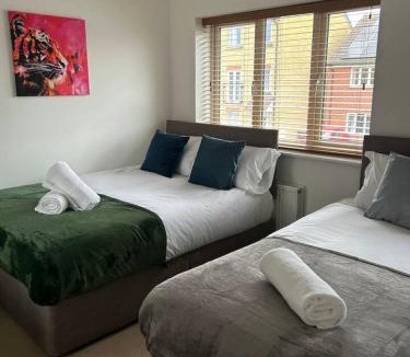 Swindon House | Stadium View House Work Stays Welcome, Free Parking