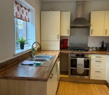 Swindon House | Stadium View House Work Stays Welcome, Free Parking