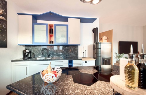 Vipiteno Apartment | Stadtnestl Apartment Sterzing: Alpine-modern with garden, fireplace & parking
