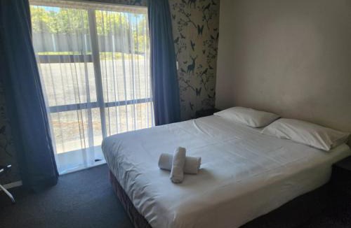 Hilltop Hotel | Stag Park Accommodation