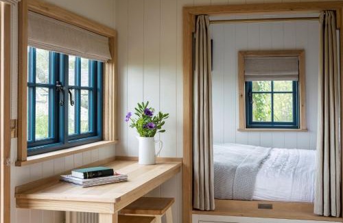 Baslow House | Stag Shepherds Hut Chatsworth Estate