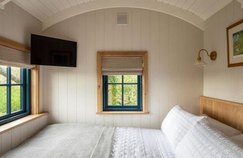 Baslow House | Stag Shepherds Hut Chatsworth Estate