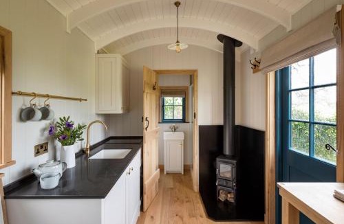 Baslow House | Stag Shepherds Hut Chatsworth Estate