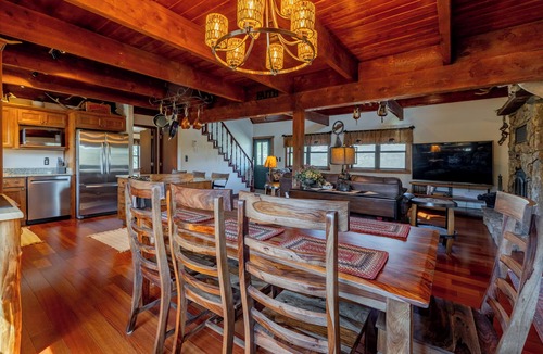 Cody House | Stagecoach Ridge- 4 BR/3 BA home ideally located between Cody and Yellowstone