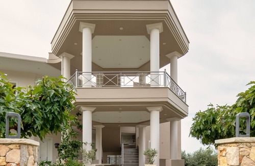 Lygia Apartment | Staikos