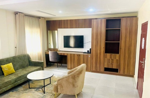 Karu Hotel | Stallion Luxury Suites