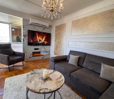 Downtown Apartment | Stan u strogom centru grada