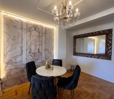 Downtown Apartment | Stan u strogom centru grada