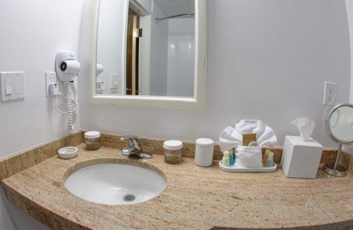 Norwalk Hotel | Standard 2 Queen Bedroom