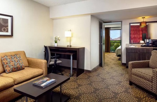 Camelback East Hotel | Standard 2 Queens at Holiday Inn & Suites Phoenix Airport North - Outdoor Pool