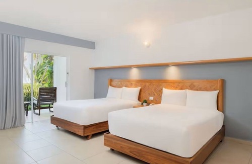 Punta Cancun Hotel | Standard | Beachscape Kin Ha | Cozy Sea Retreat for Peaceful Nights