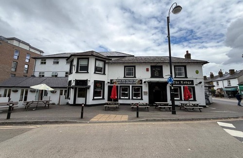 Hersham Apartment | Standard Double Room