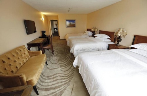 Niagara Falls Hotel | Standard Room (2 Queen-size beds)
