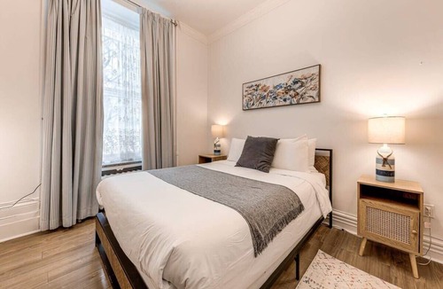 Vieux-Quebec-Cap-Blanc-colline Parlementaire Hotel | Standard Room #6