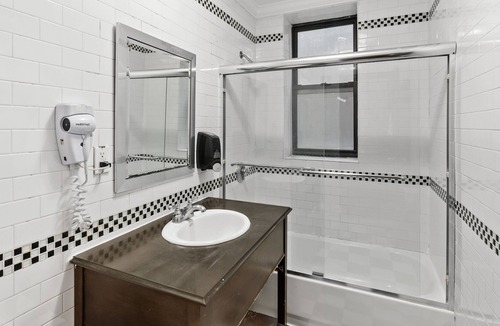 Bloomingdale Apartment | Standard Shared-Bath Hotel 99