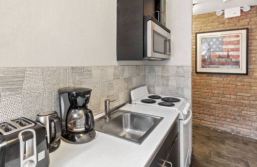 Bloomingdale Apartment | Standard Shared-Bath Hotel 99