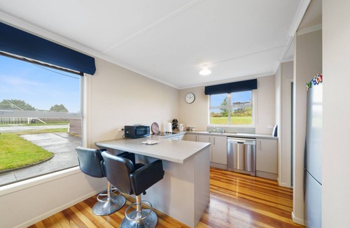 Waitarere Beach House | Stanley on Park - Waitārere Beach Holiday Home