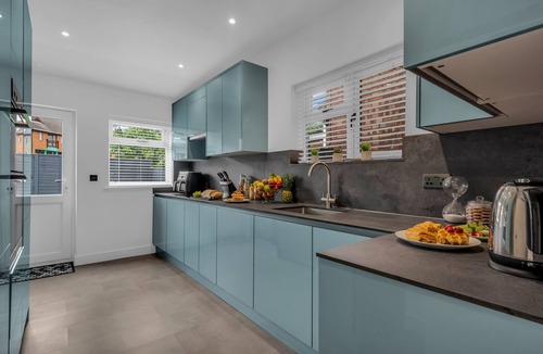 Peterborough House | Stanley Park House, Peterborough - 3 bedroom, 3 bathroom, parking, City centre