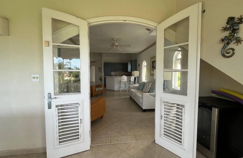 Mount Standfast Apartment | 'Star Gazer', Sugar Hill - 2 Bedroom Penthouse Apartment - Roof Terrace/Jacuzzi
