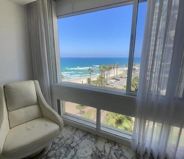 Bat Yam Apartment | Star