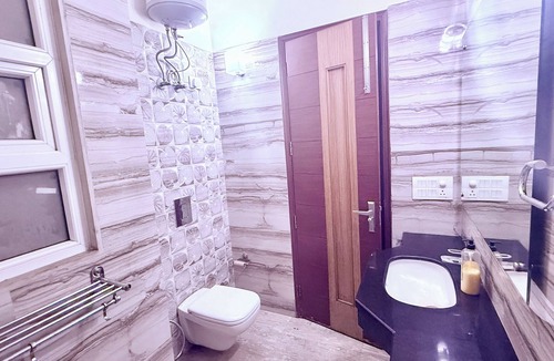 DLF City Hotel | STAR INN