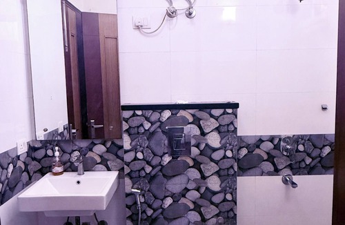 DLF City Hotel | STAR INN