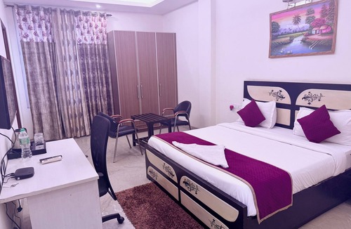 DLF City Hotel | STAR INN