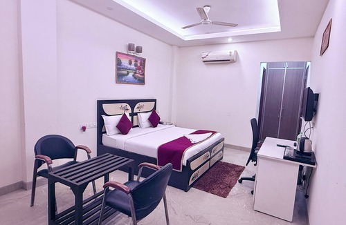 DLF City Hotel | STAR INN